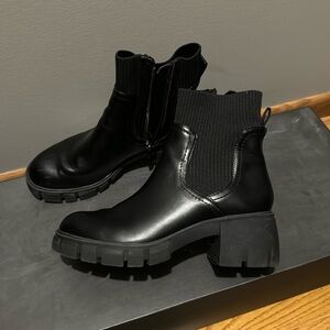 Black Chunky Fall Boots